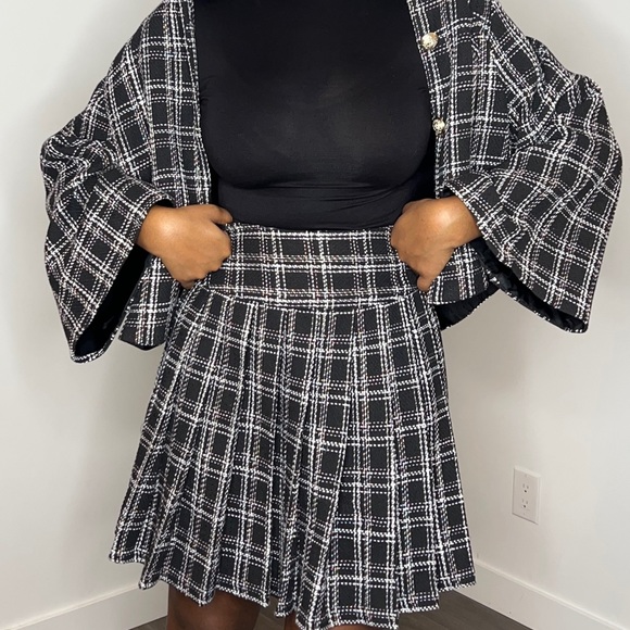 Stunning Tweed Skirt Set - Picture 4 of 7